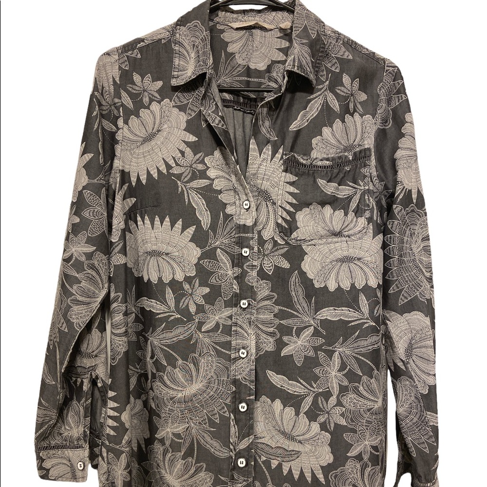 Soft Surroundings Womens Size XS Evie Button Down Gray Floral Blouse Lyocell